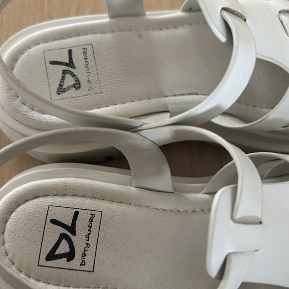 Chinese Laundry sandals - Picture 2 of 4